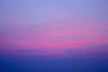 Kızıl gökyüzünün bulanık arkaplan fotoğrafı