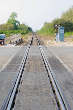 Tayland kırsal kesiminde demiryolu rayları