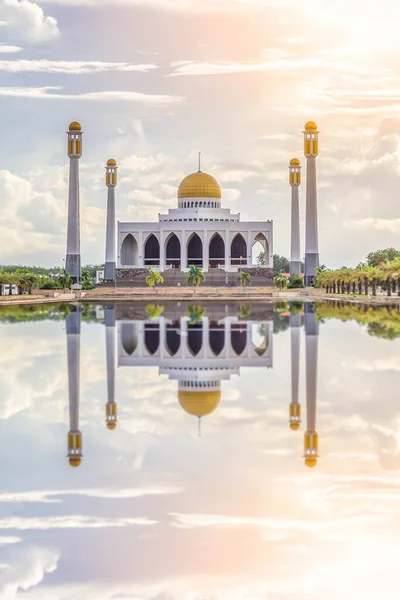 Den Centrala Moskén Masjid Songkhla Blå Himmel Och Vit Klo — Stockfoto