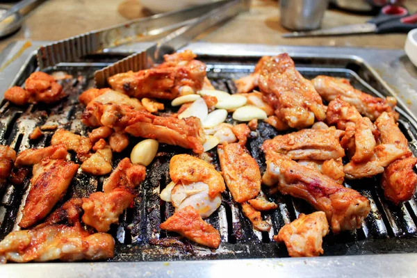 Grillezett Csirke Vörös Mártással — Stock Fotó