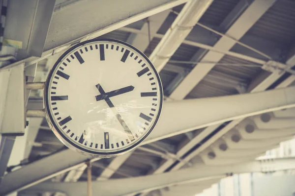 Punkt Uhr Himmelsbahnhof — Stockfoto