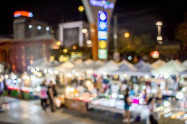 Gece Pazarı'na bulanık insanlara