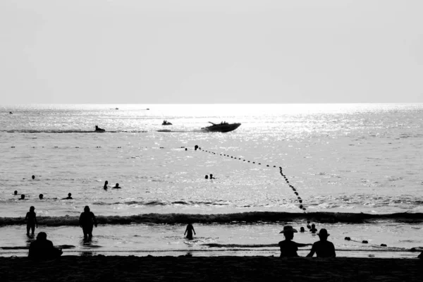 Pessoas Silhueta Praia — Fotografia de Stock