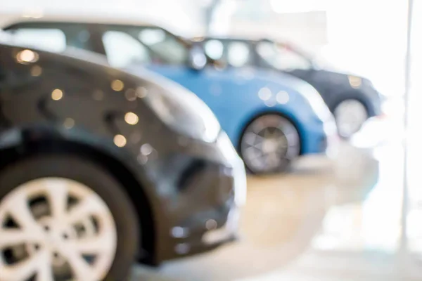 Sala Exposición Coches Borrosa Con Coche Negro Azul Para Uso — Foto de Stock