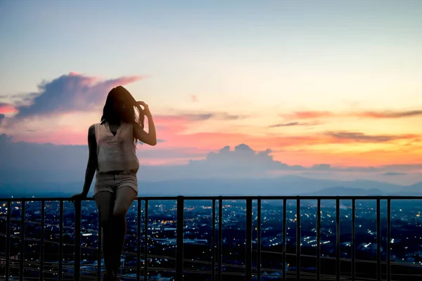 Silhouette Beautiful Woman Standing Top Town Sunset — Stock Photo, Image