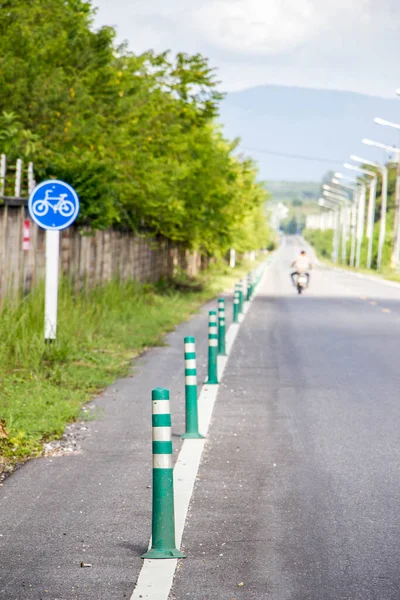 Fietspad Met Groene Paal Verkeersbord Stad Thailand — Stockfoto