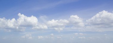 Bulut ve mavi gökyüzü