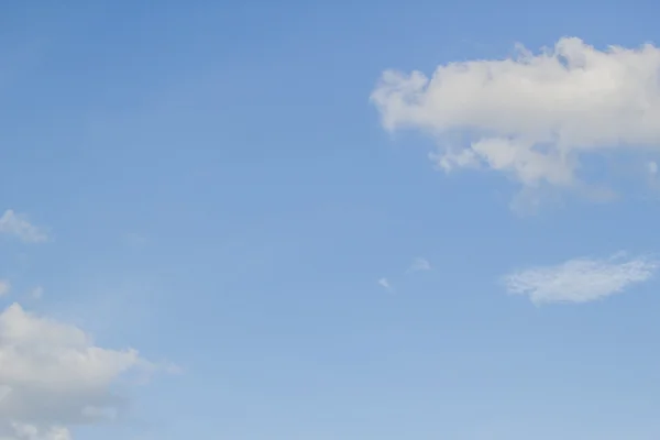 Wolken und blauer Himmel — Stockfoto