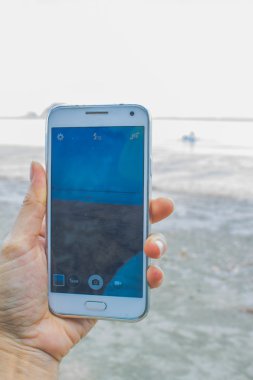 birisi smartphone ile fotoğraf çekme 