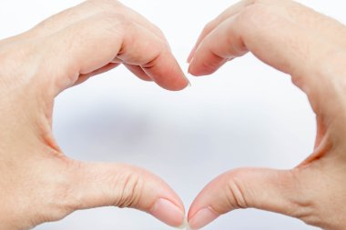 Kalp şeklinde eller. 