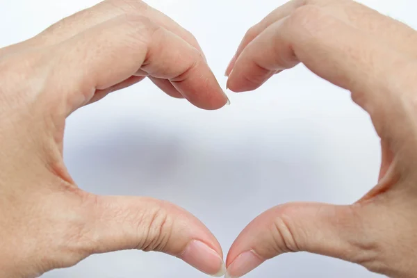 Manos en forma de corazón — Foto de Stock