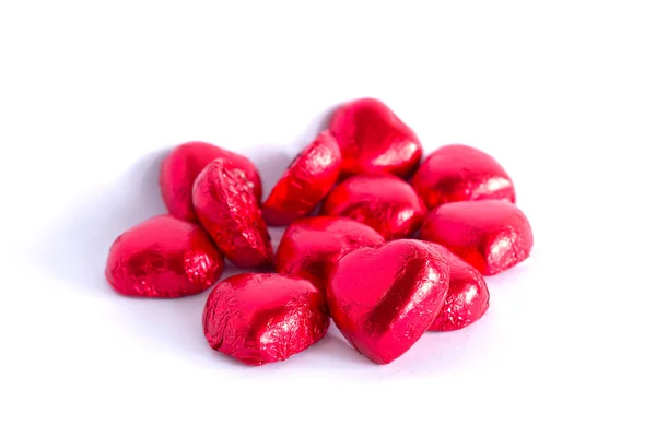 Corazones de chocolate en lámina roja —  Fotos de Stock