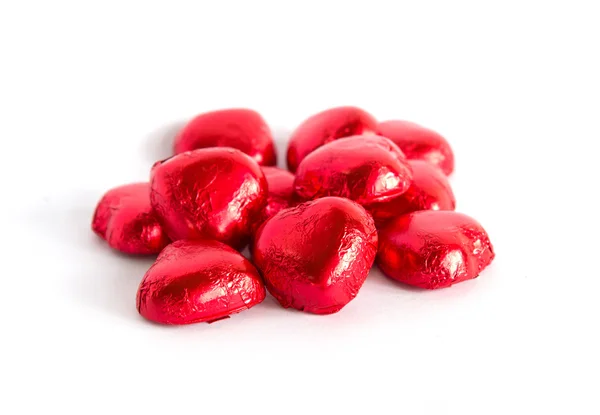 Corazones de chocolate en lámina roja —  Fotos de Stock