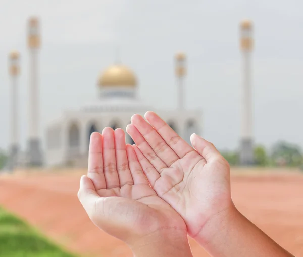 Les mains vides ouvertes humaines avec les paumes levées — Photo