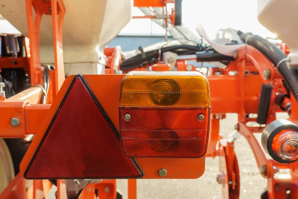 Stop signal with a turn signal on an agricultural seeder. The concept of safe transport of agricultural machinery