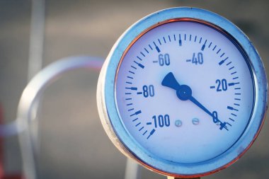 Yakın çekim basınç göstergesi. Ölçüm ve kontrol kavramı