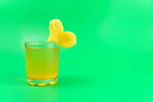 Glass Juice Green Background Copy Space Glass Decorated Pineapple Heart — Stock Photo, Image