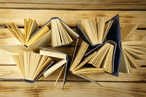 Top Kilátás Régi Keménykötésű Könyvek Háttér Háttér Könyvekből Nyitott Könyvek — Stock Fotó