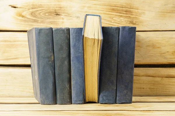 Régi Keménykötésű Könyvek Fából Készült Háttérrel Háttér Könyvekből Oktatás Könyv — Stock Fotó