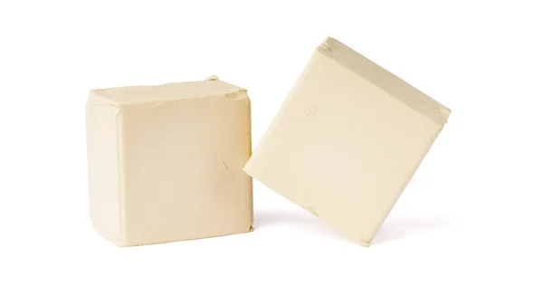 Свіжі Пресовані Дріжджові Блоки Ізольовані Білому Тлі Два Брикети Сирих — стокове фото