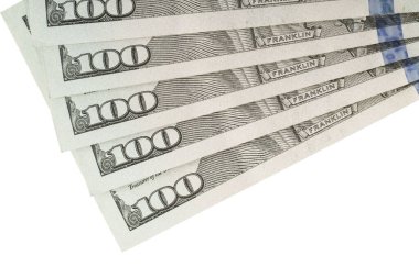 Beyaz üzerine izole edilmiş Amerikan doları. 100 dolarlık banknotların hayranıyım..