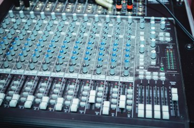 DJ pikap, ses mikseri kontrol düğmeleri cihazı