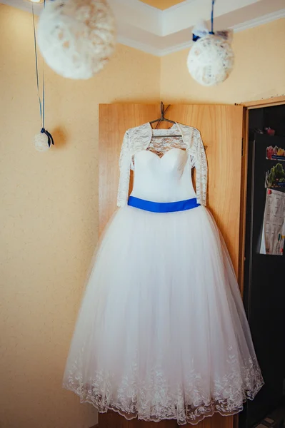 Vestido de casamento branco — Fotografia de Stock