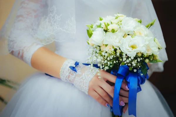 新娘举行花束 — 图库照片