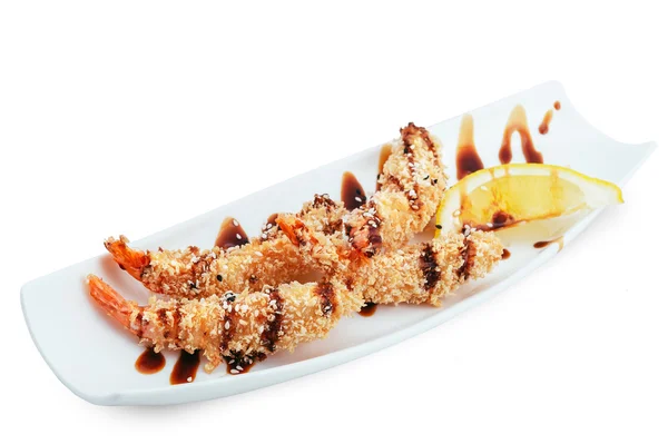 Японские суши из морепродуктов, ролл на белом фоне — стоковое фото