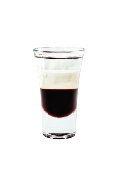 Cocktail alcolico corto stratificato isolato su sfondo bianco. Mattina, bandiera anabolica e russa . — Foto Stock