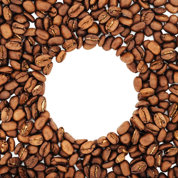 Marco circular de granos de café aislados sobre fondo blanco puede utilizar como fondo o textura — Foto de Stock