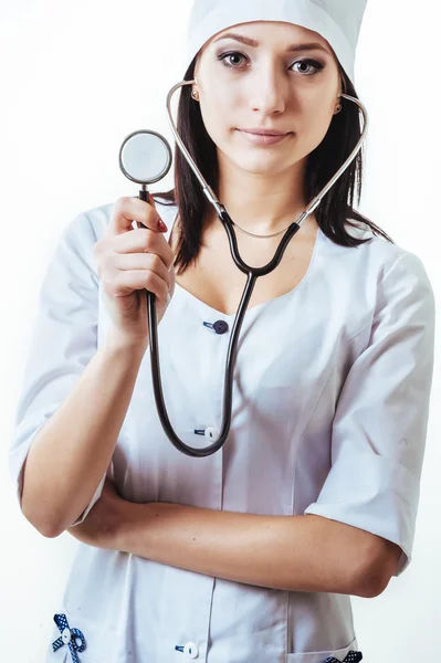 Médico sorridente mulher com estetoscópio. Isolado sobre fundo branco — Fotografia de Stock