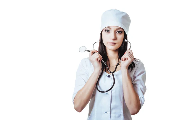 Médico sorridente mulher com estetoscópio. Isolado sobre fundo branco — Fotografia de Stock