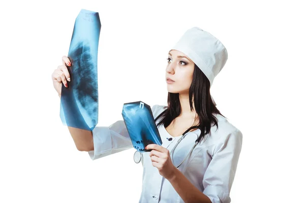 Kobieta lekarz patrząc na x-ray, na białym tle — Zdjęcie stockowe