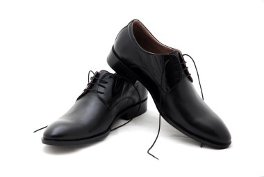 Klasik deri erkek ayakkabı beyaz arka plan izole. Erkek modası .