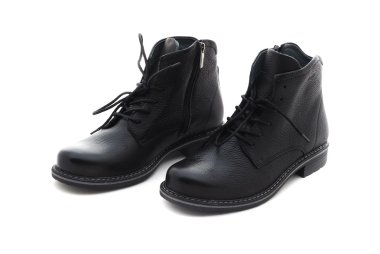 Stüdyo Çift Klasik erkek ayakkabı bir kadeh. Beyaz arka plan üzerinde izole