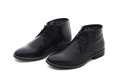 Stüdyo Çift Klasik erkek ayakkabı bir kadeh. Beyaz arka plan üzerinde izole