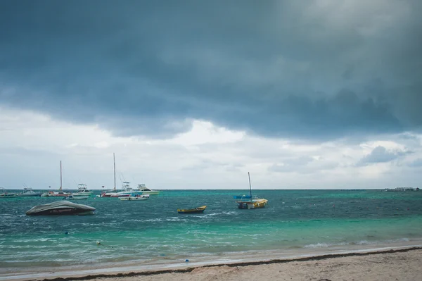 Paraíso Tropical. República Dominicana, Seychelles, Caribe, Mauricio, Filipinas, Bahamas. Relajarse en la remota playa Paradise. Vintage . —  Fotos de Stock