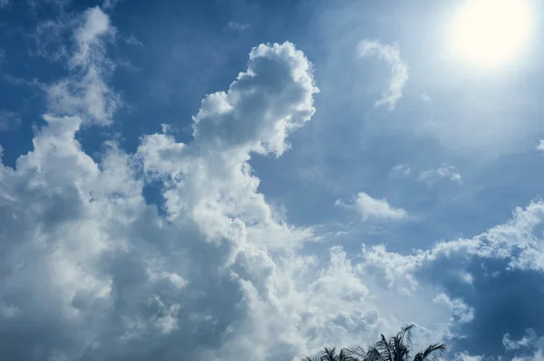 Blue sky and clouds. Summer day background — Stock Photo, Image