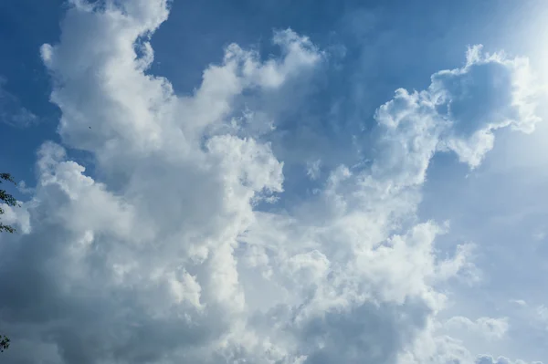 Blue sky and clouds. Summer day background — Stock Photo, Image