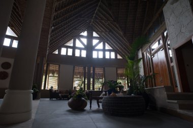 Lobi iç lüks otel bulunuyor. tropikal resort hall, seyahat arka plan