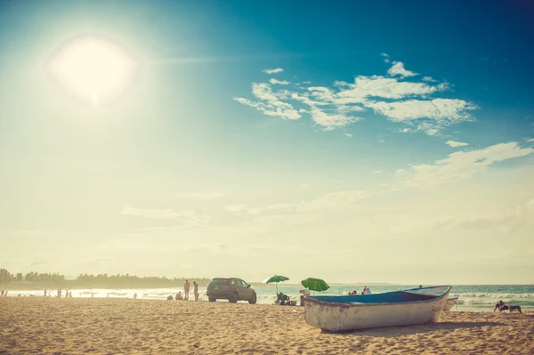 Relaxing on remote Tropical Paradise beach in Dominican Republic, Seychelles, Caribbean, Mauritius, Philippines, Bahamas. — Stock Photo, Image