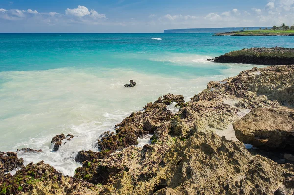 Ontspannen op externe tropisch paradijs strand in Dominicaanse Republiek, Seychellen, Caribisch gebied, Mauritius, Filippijnen, Bahama 's. — Stockfoto