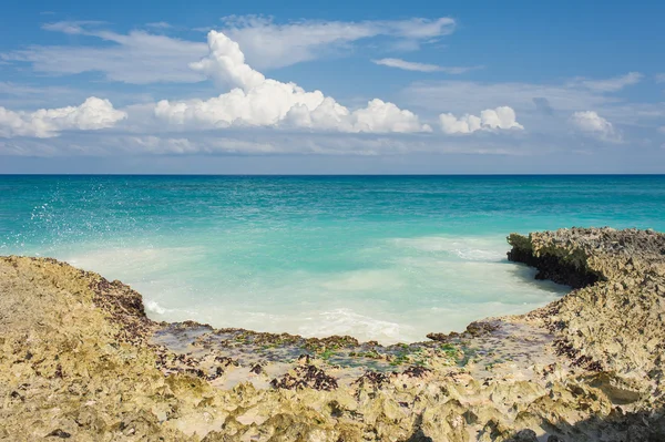 Relajarse en la remota playa Tropical Paradise en República Dominicana, Seychelles, Caribe, Mauricio, Filipinas, Bahamas . — Foto de Stock