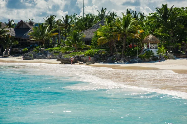 Entspannung am abgelegenen tropischen Paradiesstrand in der Dominikanischen Republik, Seychellen, Karibik, Mauritius, Philippinen, Bahamas. — Stockfoto