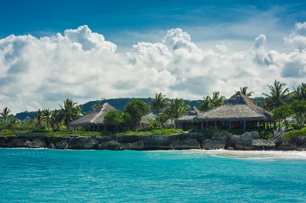 Ontspannen op externe tropisch paradijs strand in Dominicaanse Republiek, Seychellen, Caribisch gebied, Mauritius, Filippijnen, Bahama 's. — Stockfoto