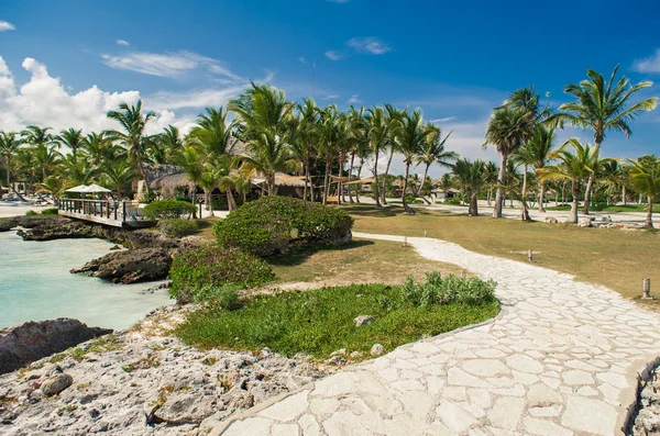 Koppla av på remote tropiskt paradis strand i Dominikanska republiken, Seychellerna, Caribbean, Mauritius, Filippinerna, Bahamas. — Stockfoto