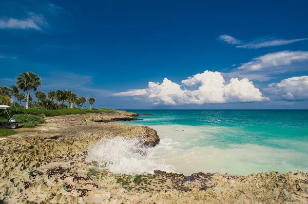 Rilassarsi sulla remota spiaggia tropicale Paradise in Repubblica Dominicana, Seychelles, Caraibi, Mauritius, Filippine, Bahamas . — Foto Stock