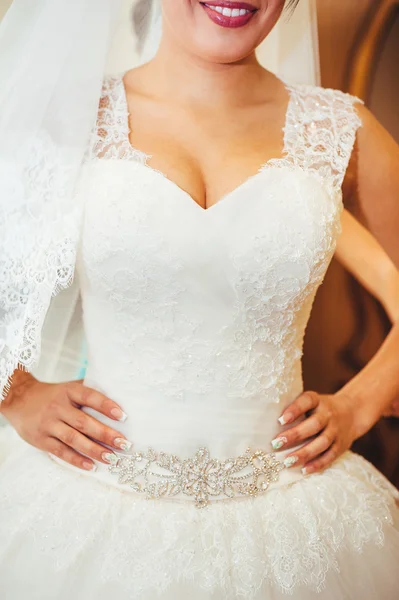 Brust der sexy Braut. Nahaufnahme-Porträt — Stockfoto