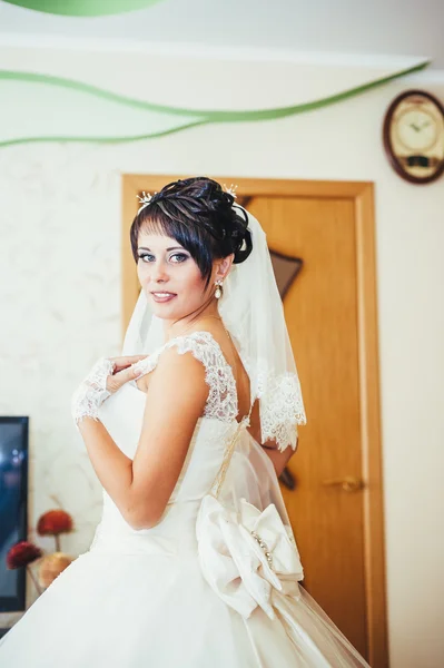 Young beautiful caucasian bride. wedding fashion portrait. — Stock Photo, Image